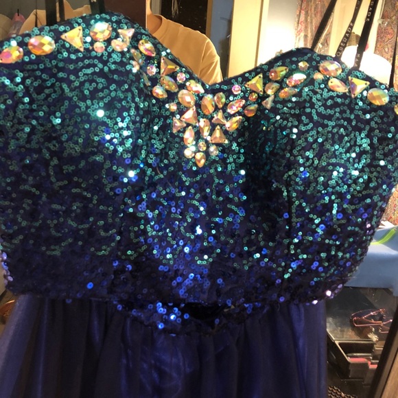 PROM DRESS SIZE 5/6 - Picture 2 of 6